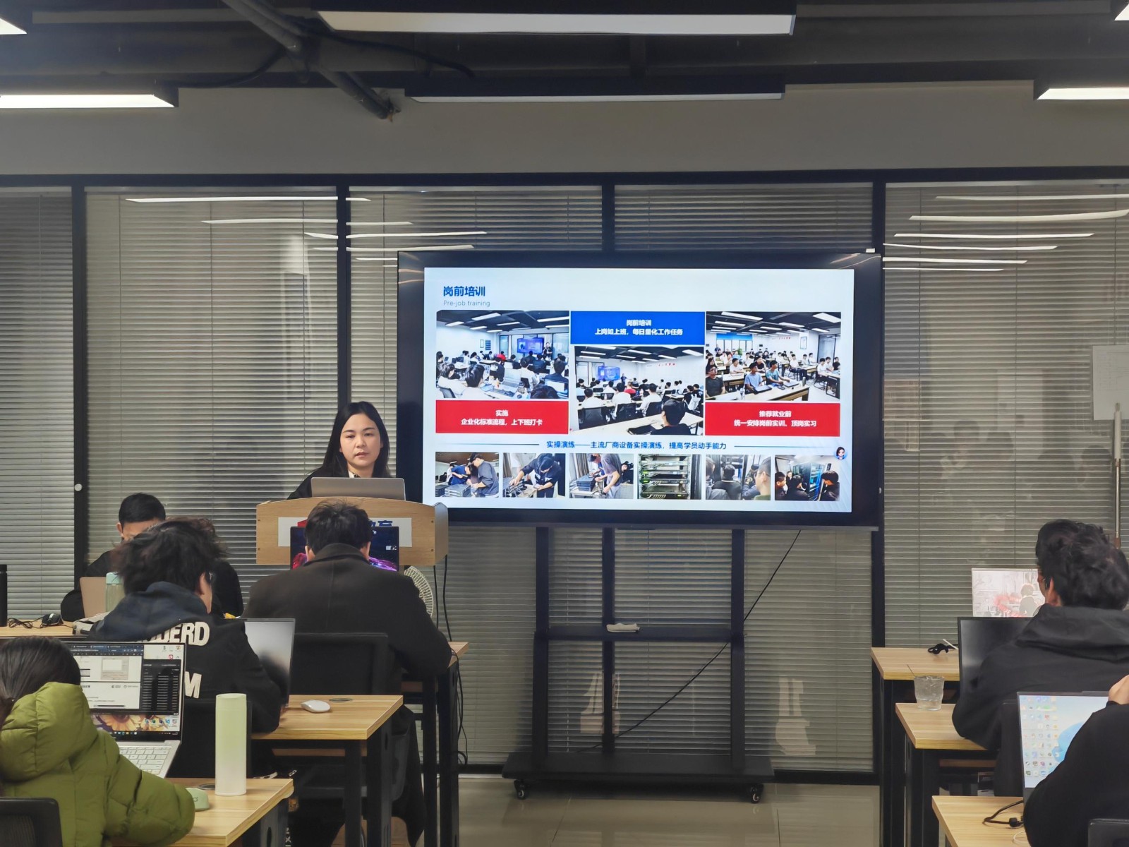 1761875996447041.jpg 6.jpg