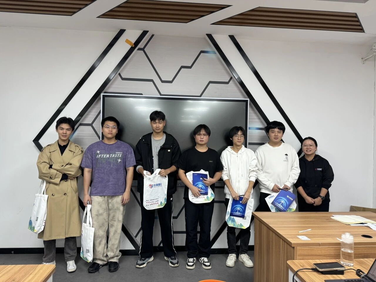 1778813016134738.jpg 504f595c01b0ec0de2792fa0d95e9e93.jpg